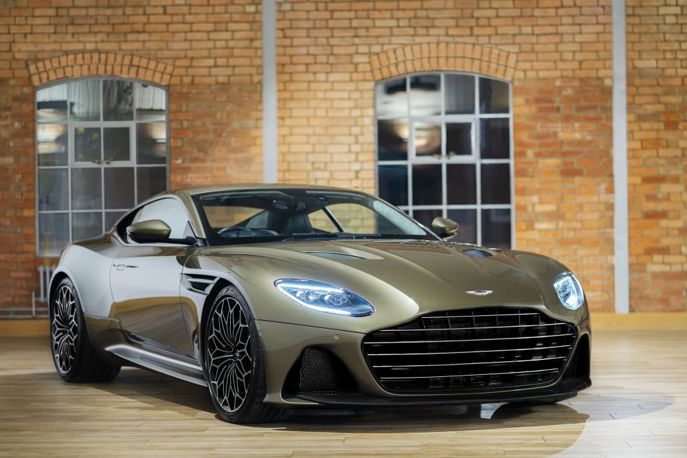 Aston Martin DBS Superleggera 2021