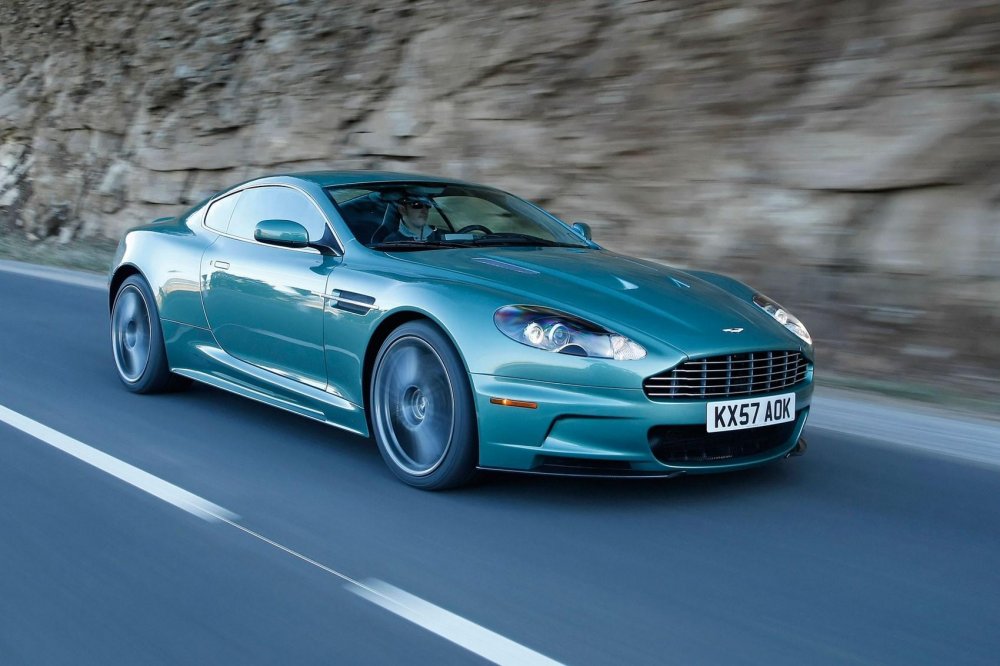 Спорткар Aston Martin DBS