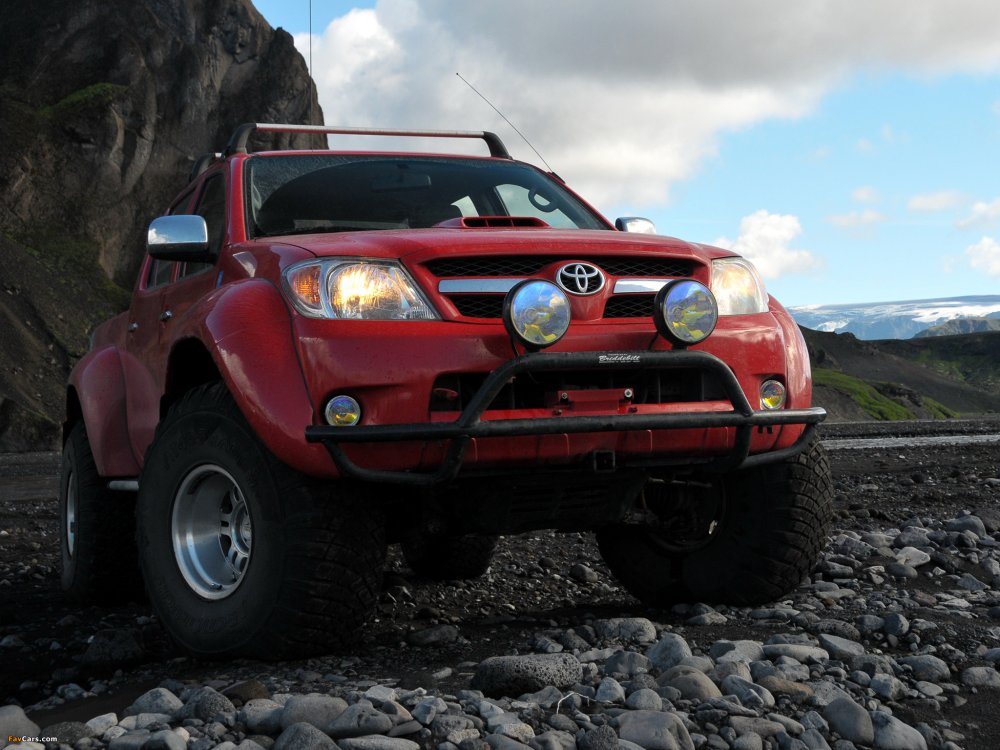 Hilux Arctic Trucks at38