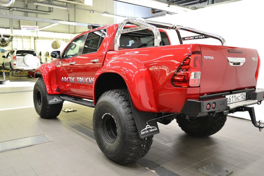 Toyota Hilux Arctic Trucks at38 6x6