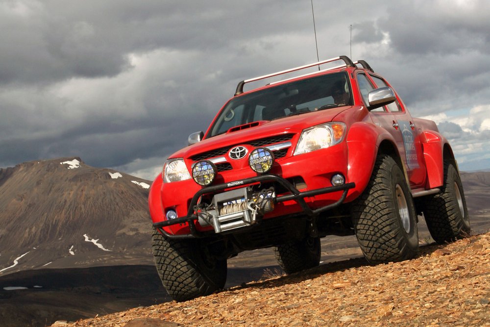 Toyota Hilux Arctic Trucks at38