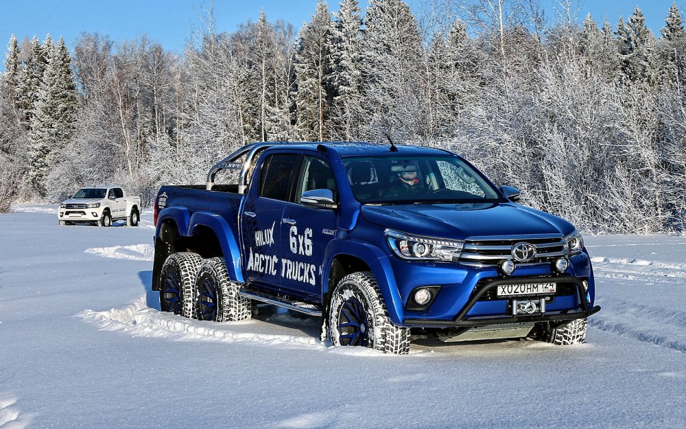 Toyota Hilux Arctic Trucks at35