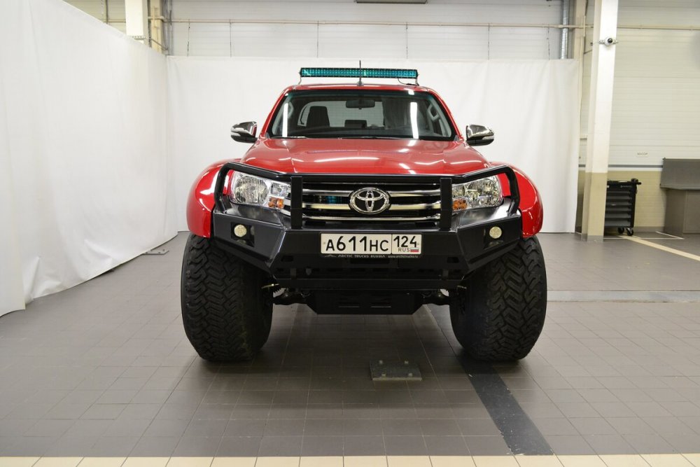 Toyota Hilux Arctic Trucks at38