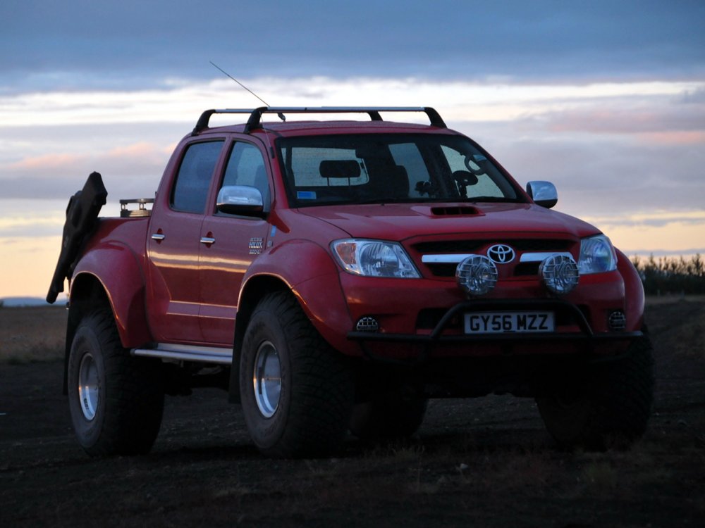 Toyota Hilux Arctic Trucks at38