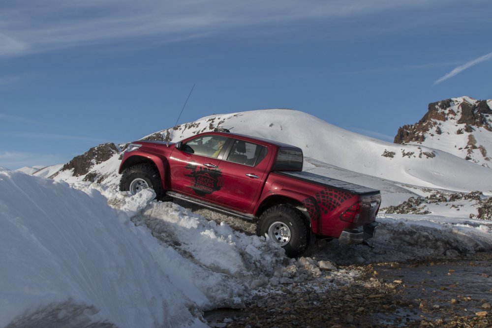 Hilux Arctic Trucks at38