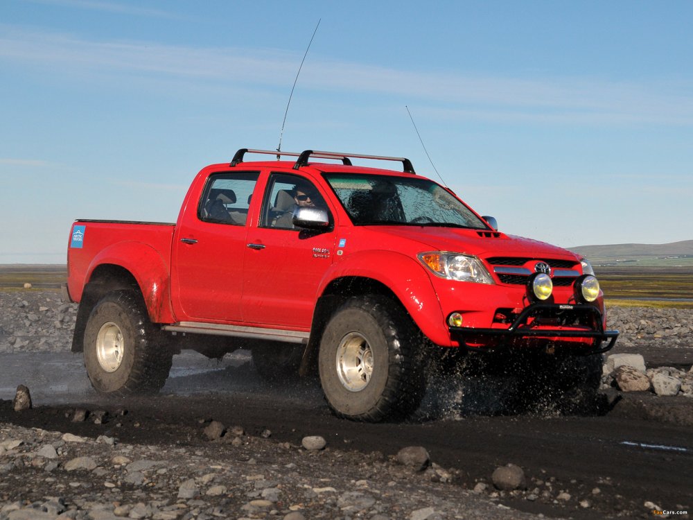 Toyota Hilux Arctic Trucks at38