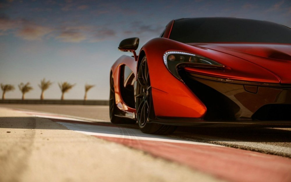 MCLAREN p1 Volcano Red