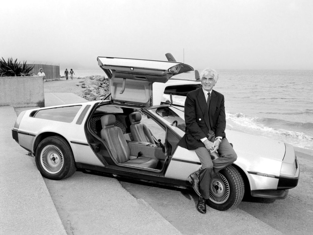 DELOREAN DMC-12