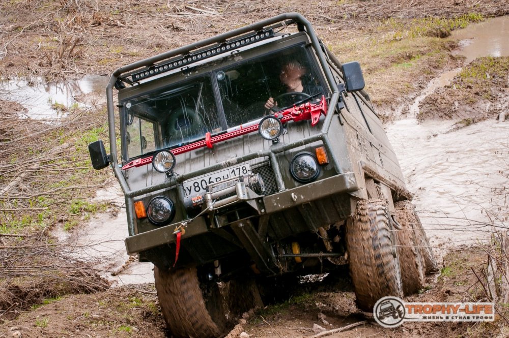 Steyr-Daimler-Puch Pinzgauer 712k шестилапый