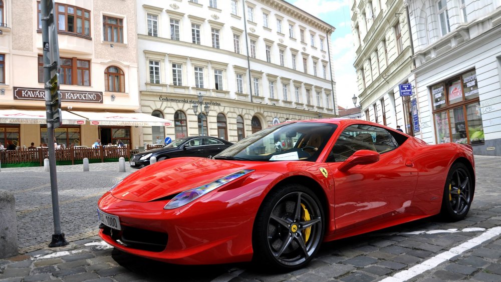 Машина Ferrari 458 Italia