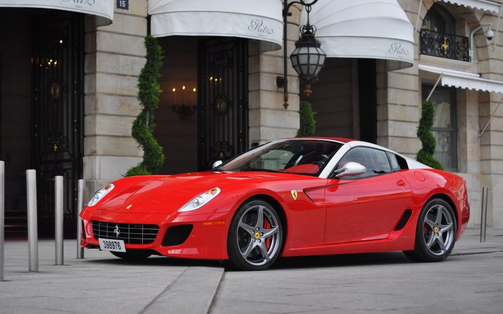 Ferrari 599 красная