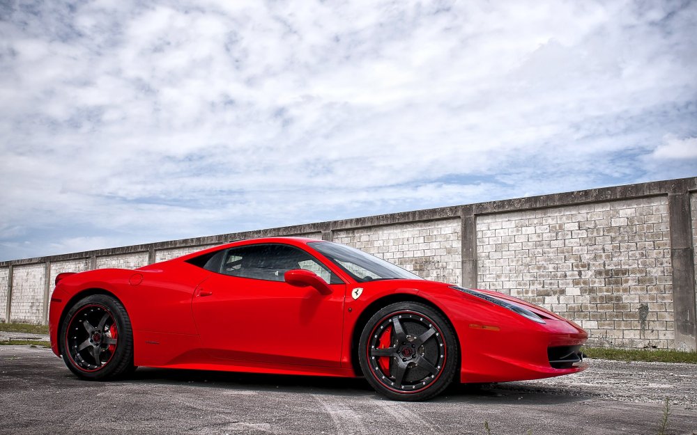 Ferrari 458 Italia красная