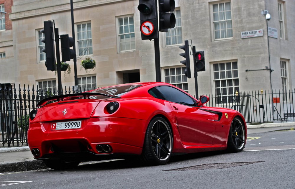 Ferrari 599 GTO красная