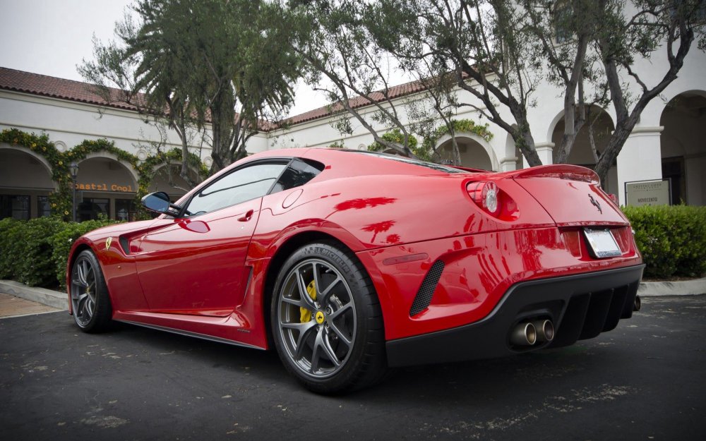 Ferrari 599 GTO красная