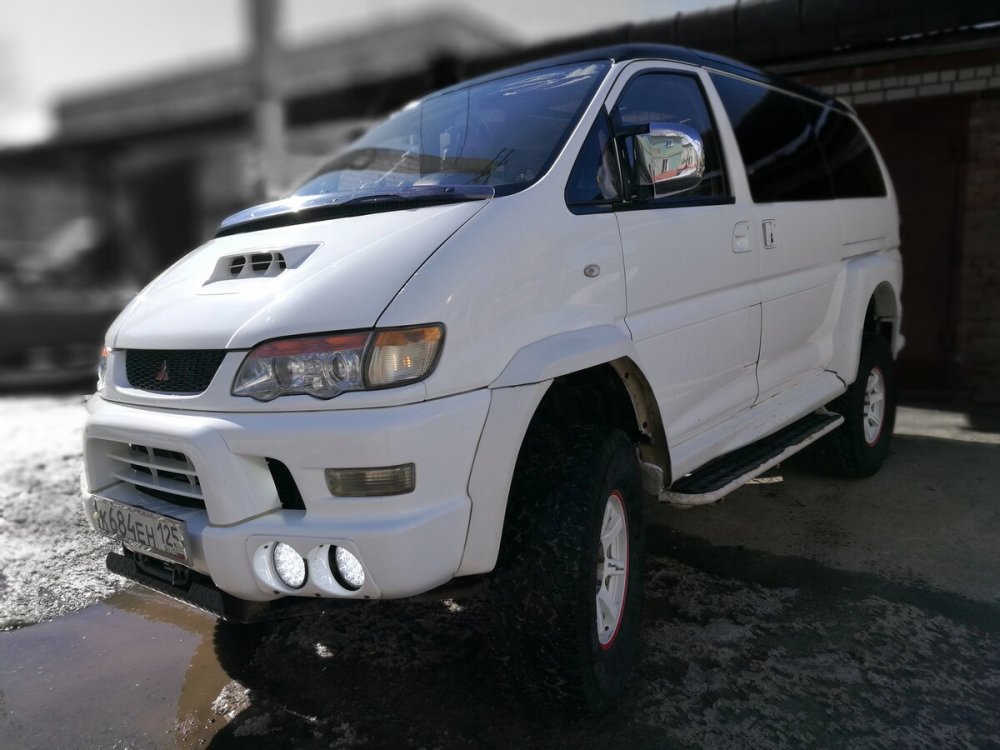 Mitsubishi Delica l 400 белый