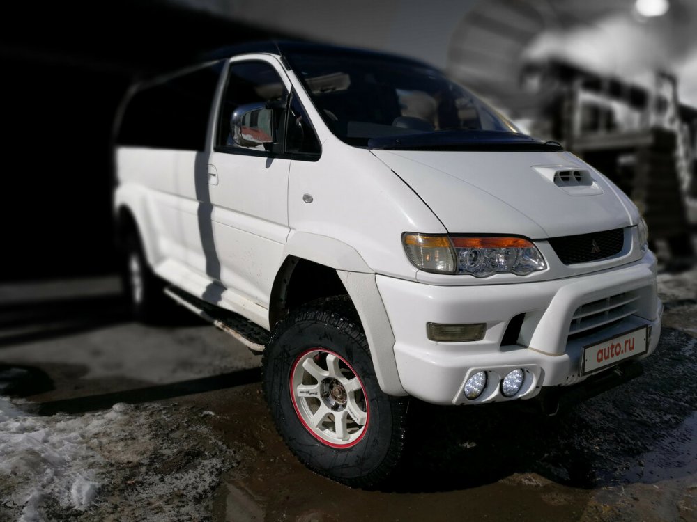 Автомобиль mitsubishi delica