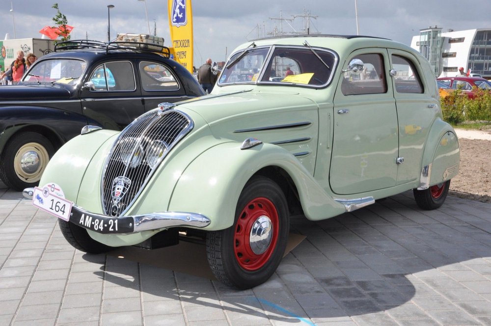 1935 Peugeot 402 Limousine