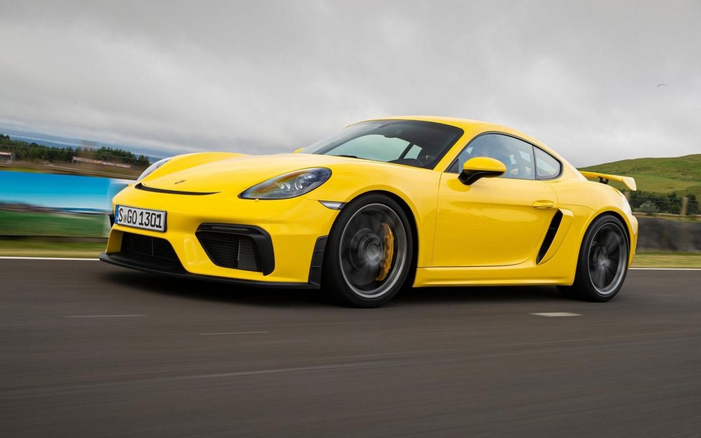 Porsche Cayman gt4 2020