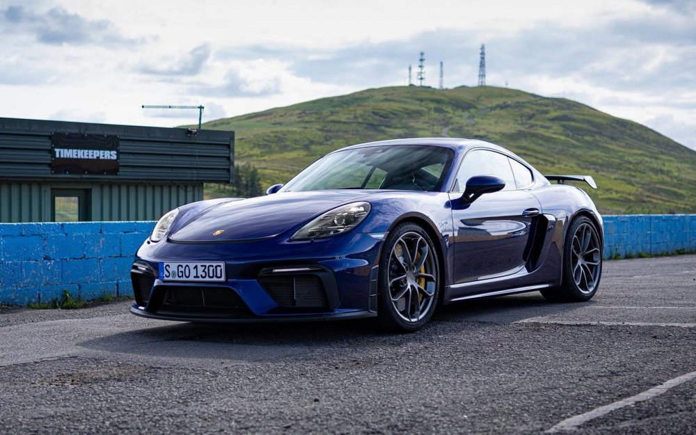 Porsche 718 Cayman gt4 2020