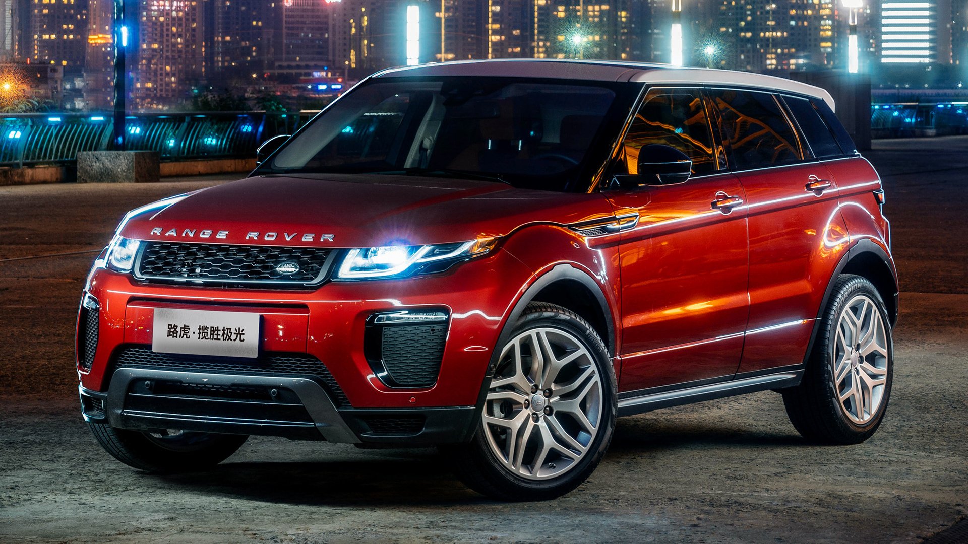 Range Rover Evoque красный с бантиком