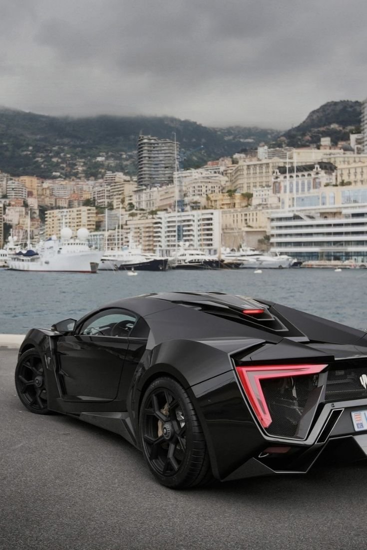 W Motors Fenyr Supersport