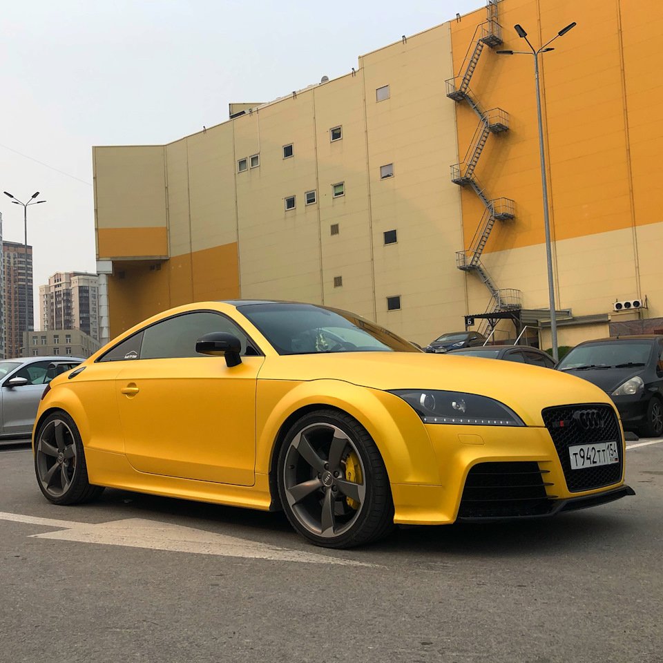 Audi TT 8j желтая