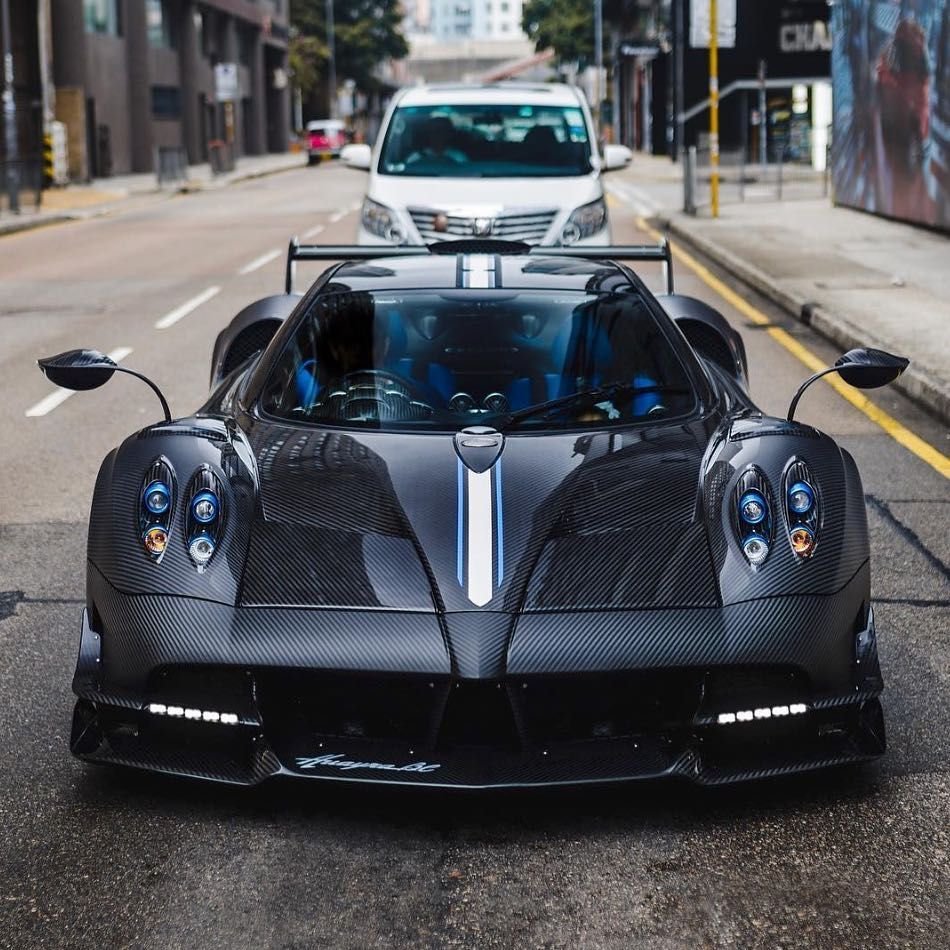 Машина Pagani Huayra