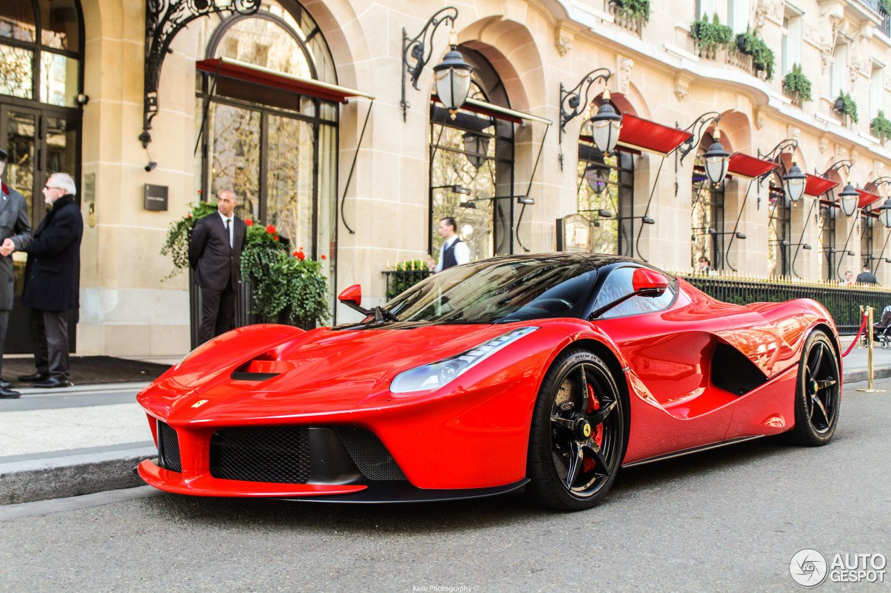 Ferrari LAFERRARI осень