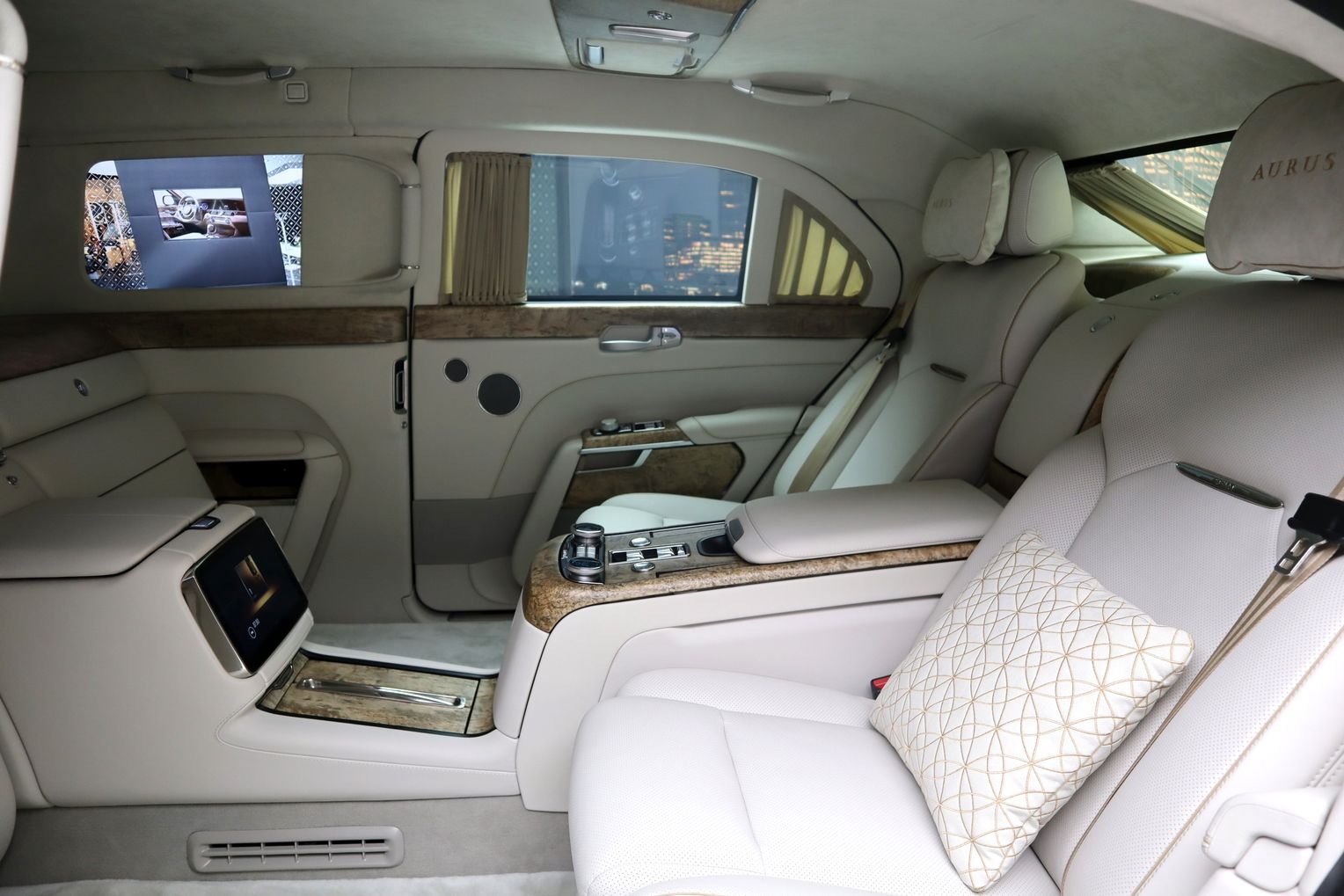 Aurus Senat Limousine l700 салон