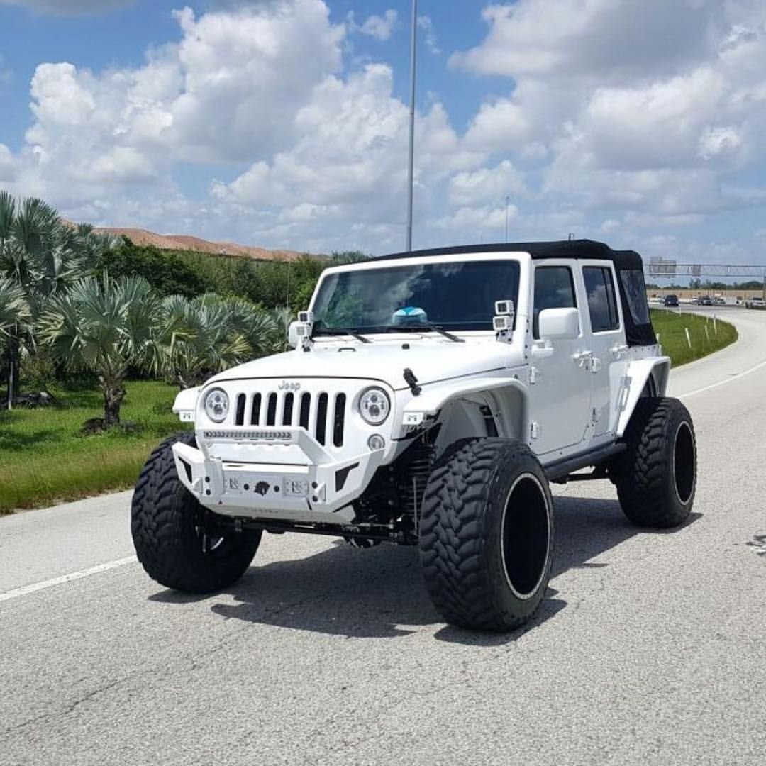 White Jeep Wrangler Tuning elements