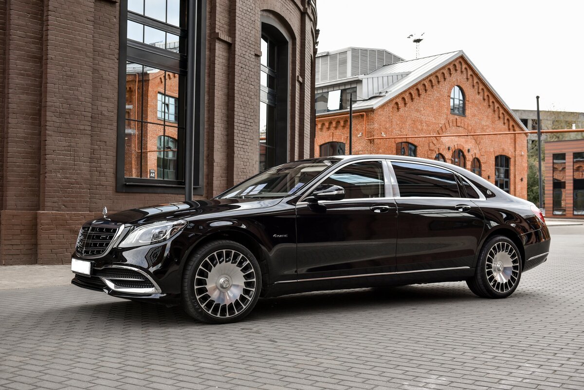 Под майбах. Мерседес 222 Майбах. Mercedes Benz Maybach s600. Мерседес Майбах 2021 черный. Мерседес Майбах с 680.