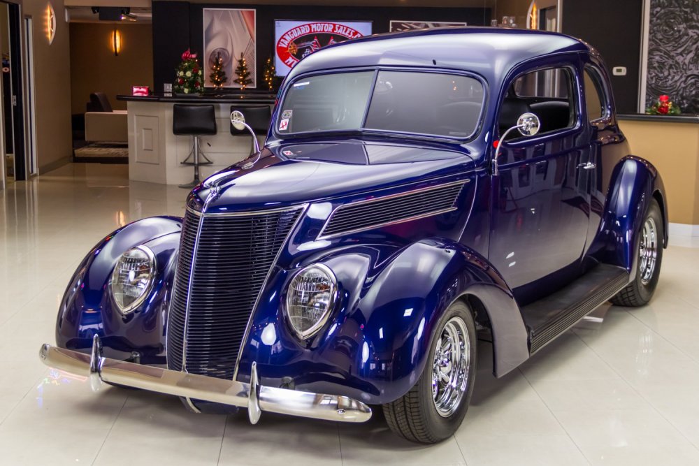 1932 Ford de Luxe Five-Window Coupe