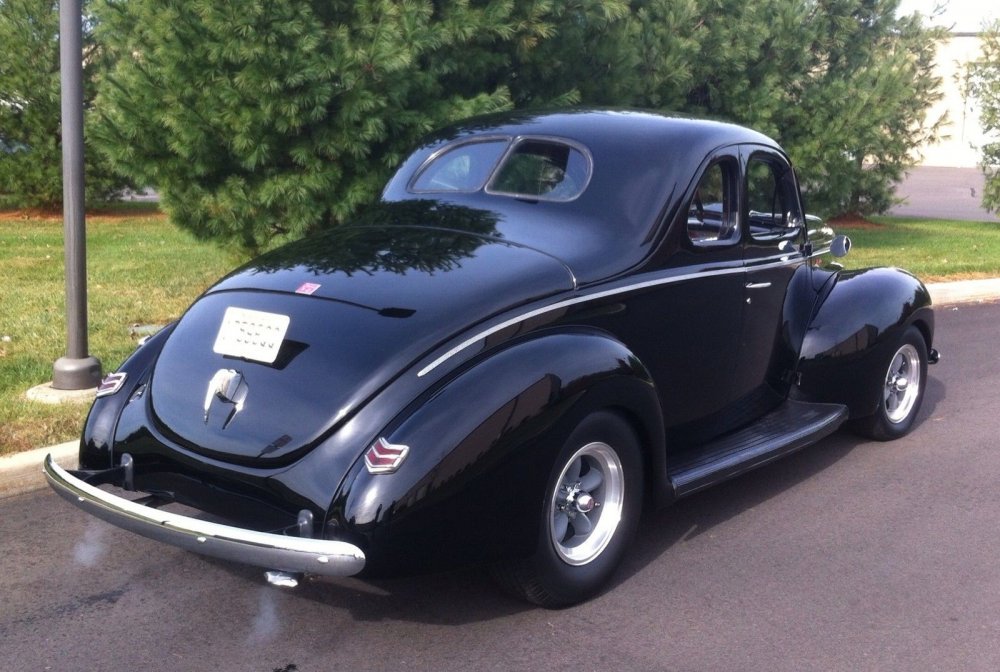 Ford v8 Coupe Deluxe Tudor