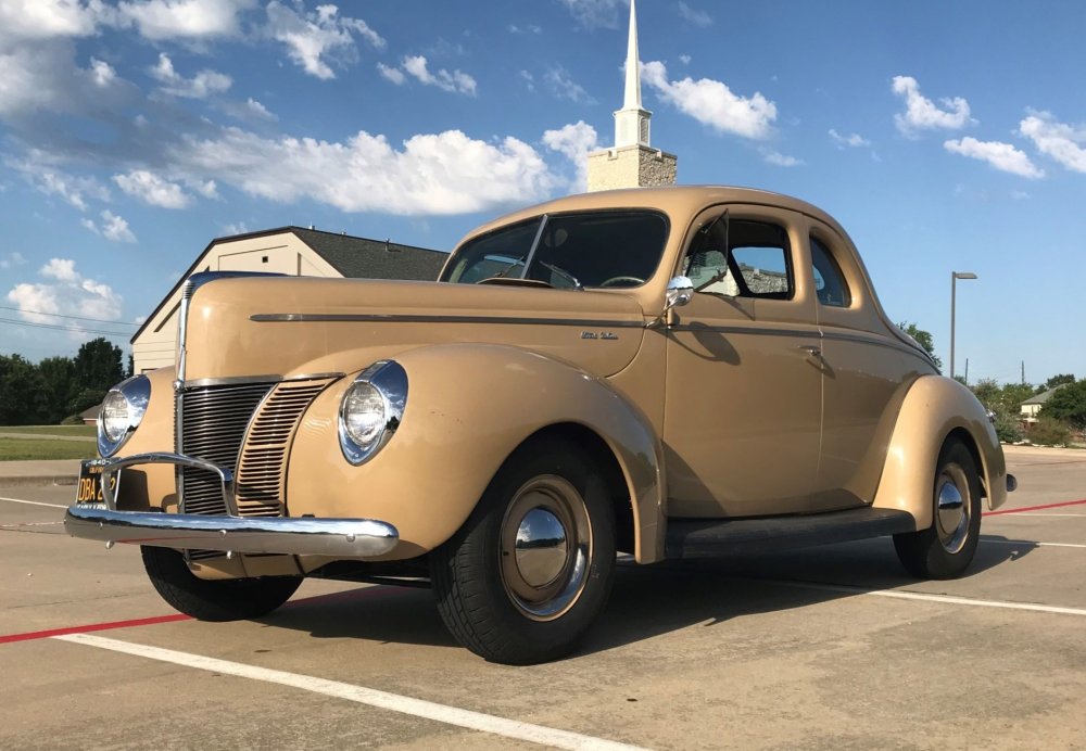 1932 Ford de Luxe Five-Window Coupe