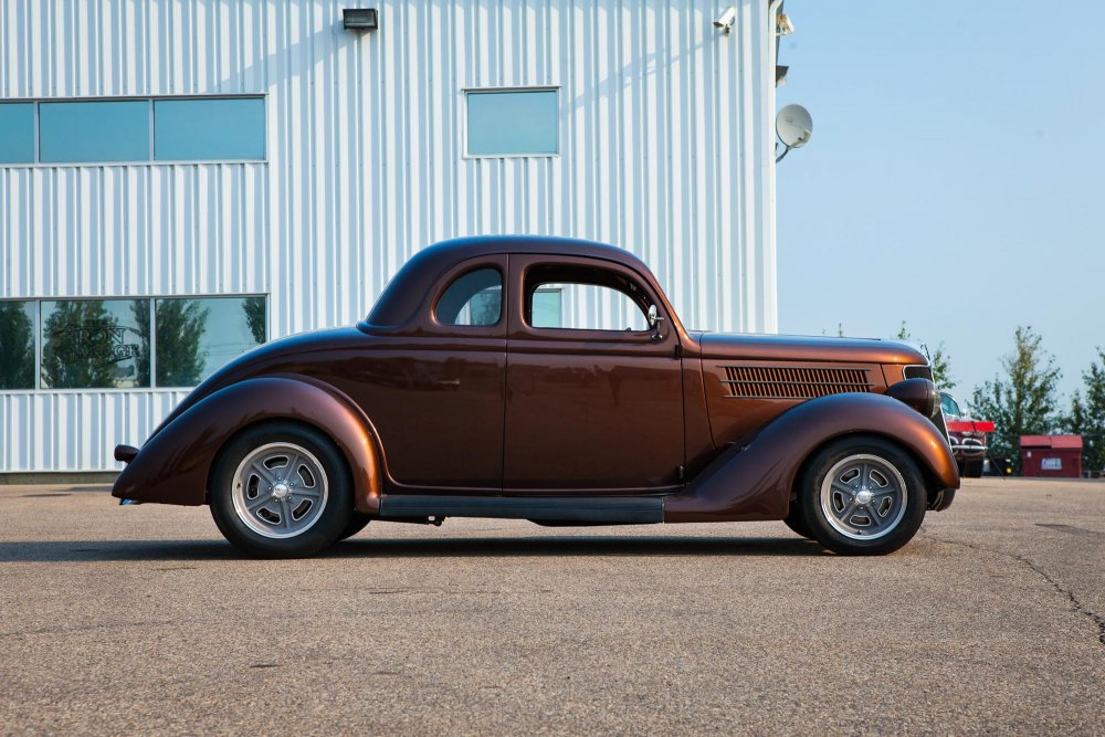 Ford Deluxe Coupe