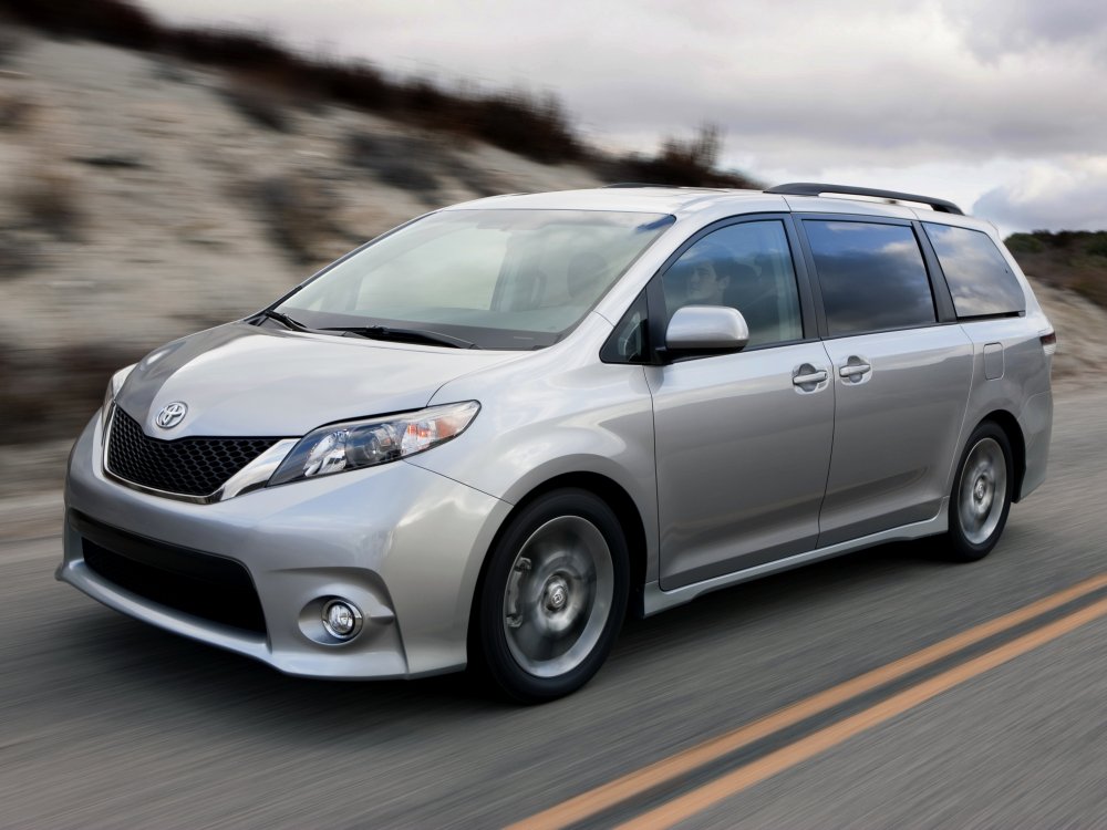 Toyota Sienna III