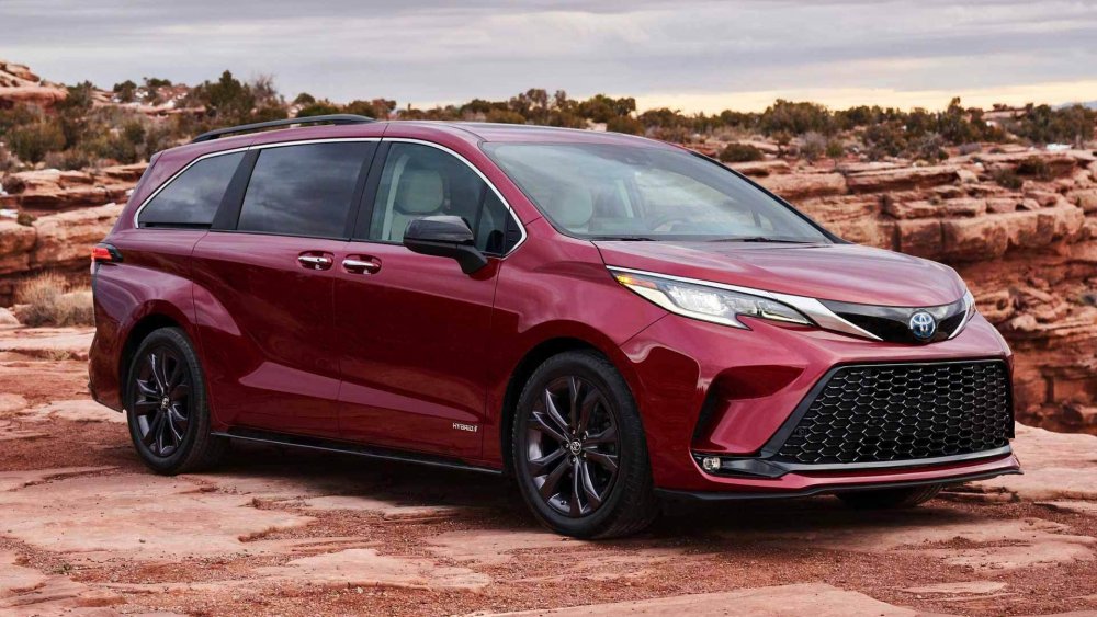 Toyota минивэн Sienna 2021