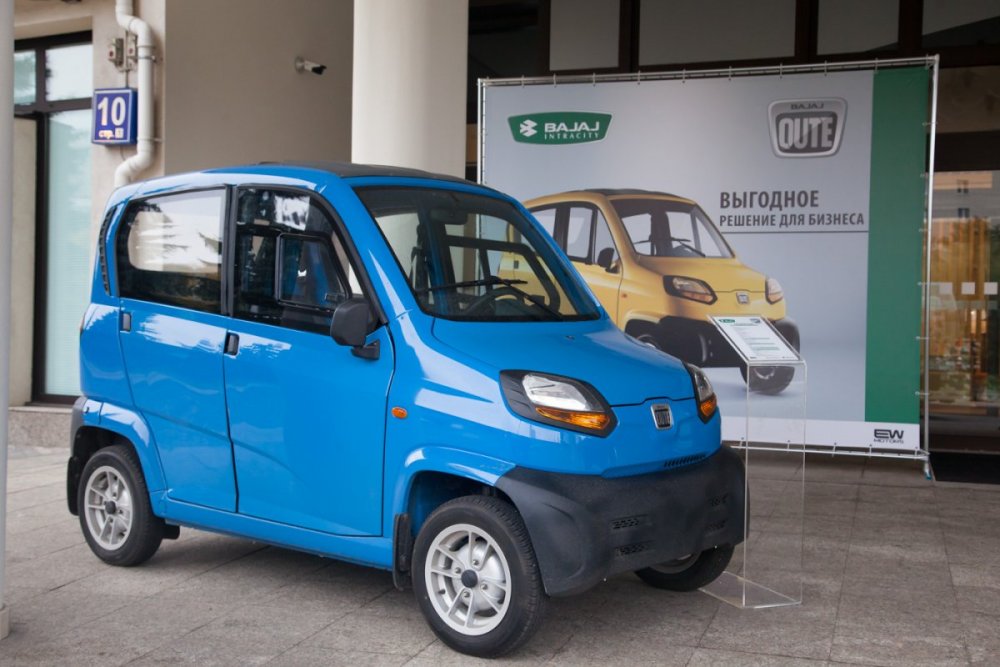 Bajaj Qute AMT