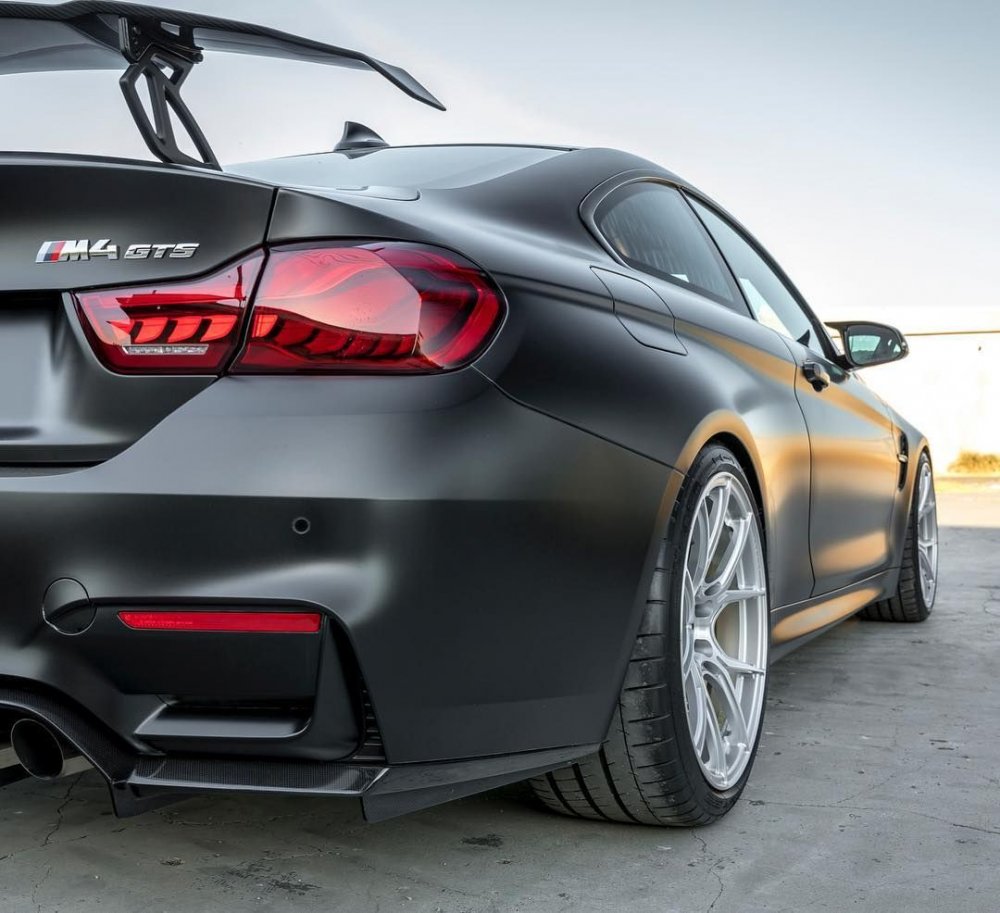 BMW m4 f82 черная матовая