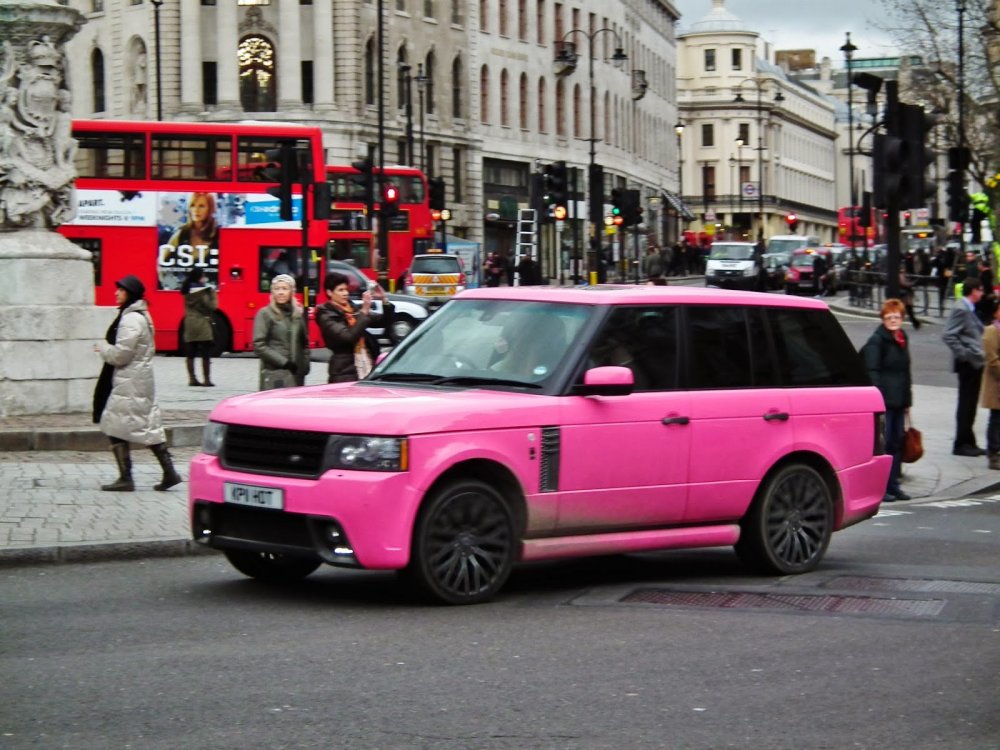 Розовый камуфляж на авто