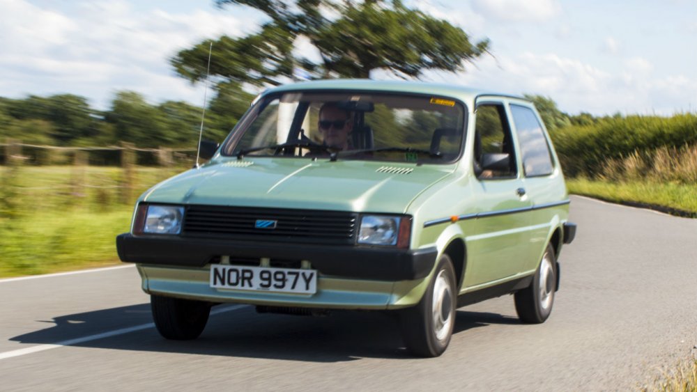 Austin Metro car logo