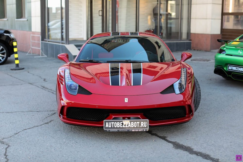 Феррари 458 Italia ночью