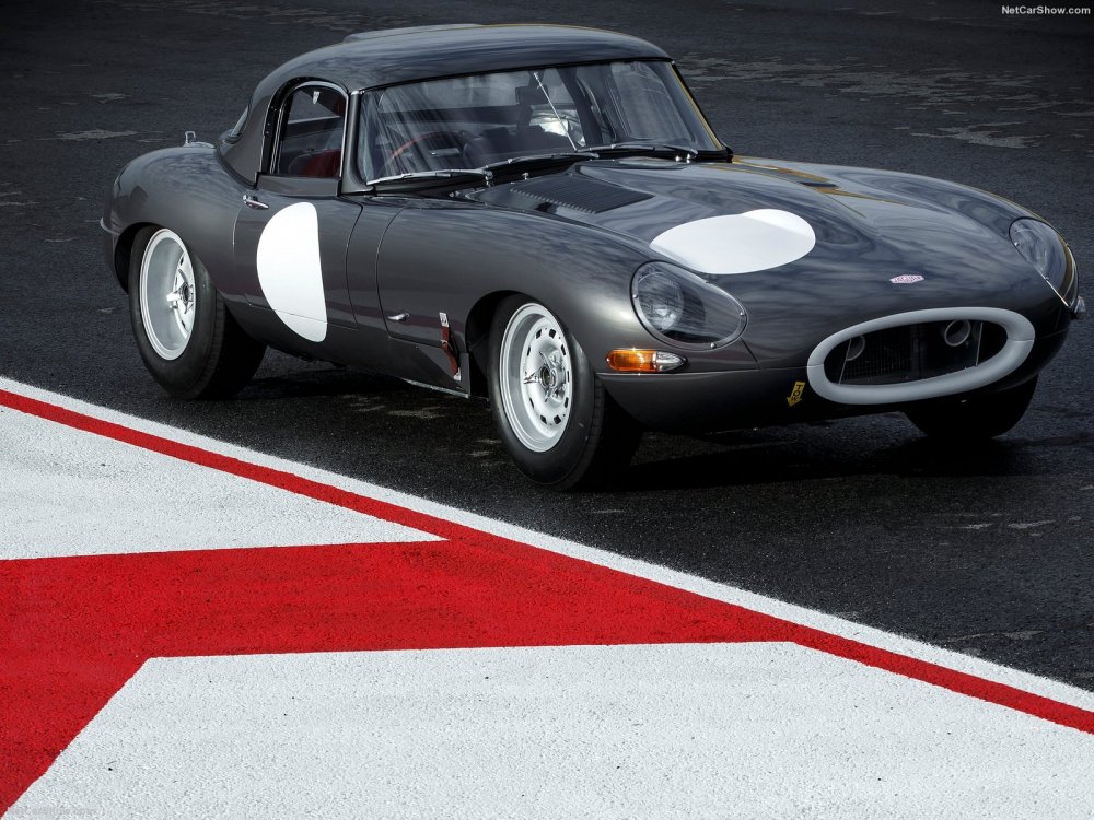 Jaguar Lightweight e-Type красный