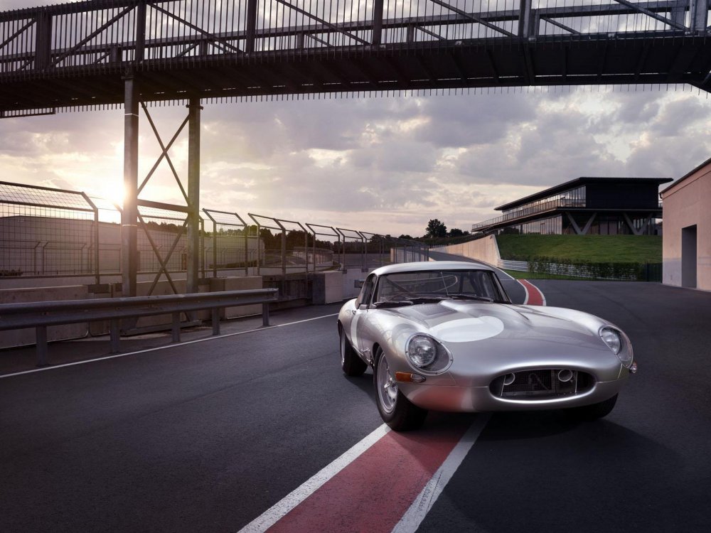 Jaguar e-Type Speedster.