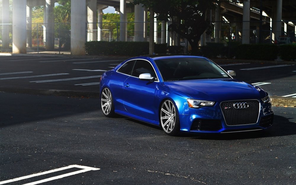Audi rs5 синяя
