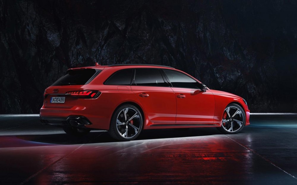 Audi rs4 avant 2020 Red