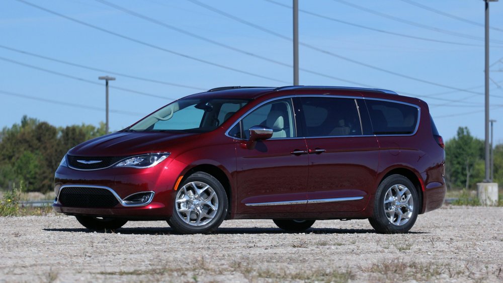 Chrysler Pacifica 2017 салон