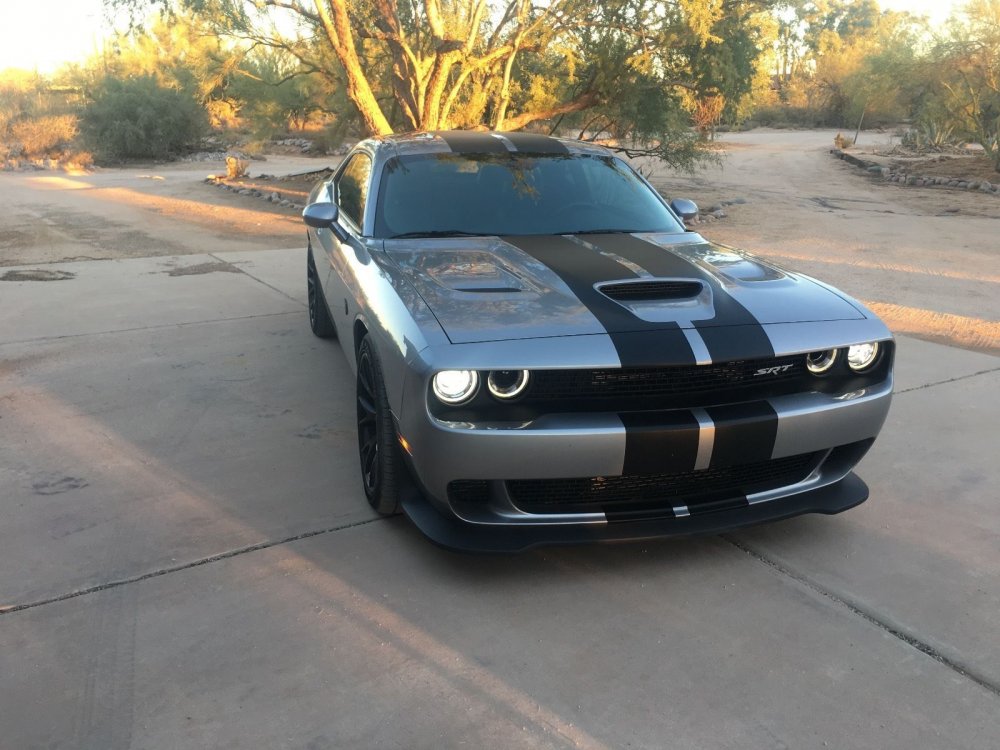 Dodge Challenger srt8