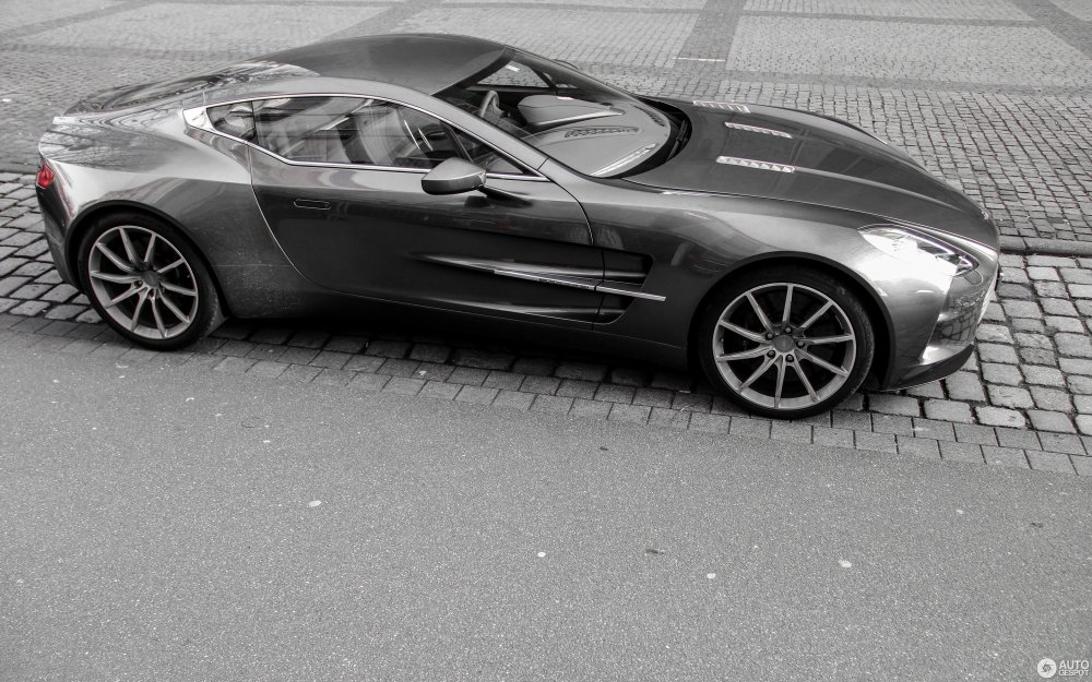 Aston Martin one-77 сзади