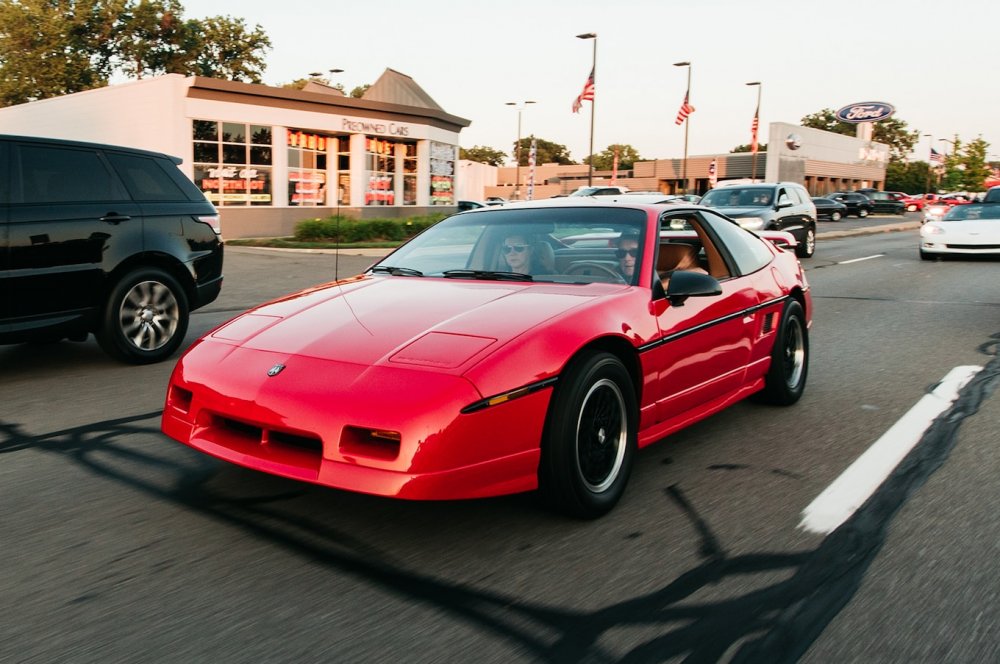 Pontiac Fiero 1987 черный